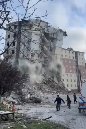 I S T A N B U L B E Y L I K D U Z U N D E 10 K A T L I B I N A 1072461 318245