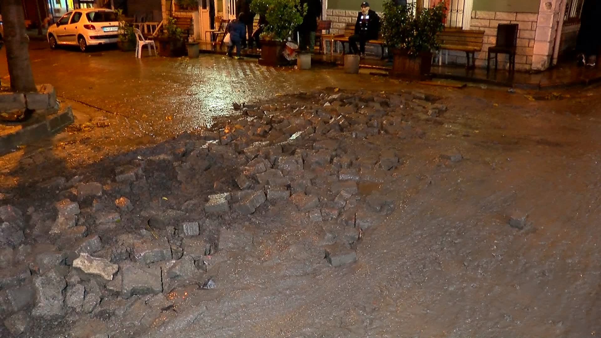 I S T A N B U L K U C U K C E K M E C E D E Y A G I S I N A R D I N 1052615 312320