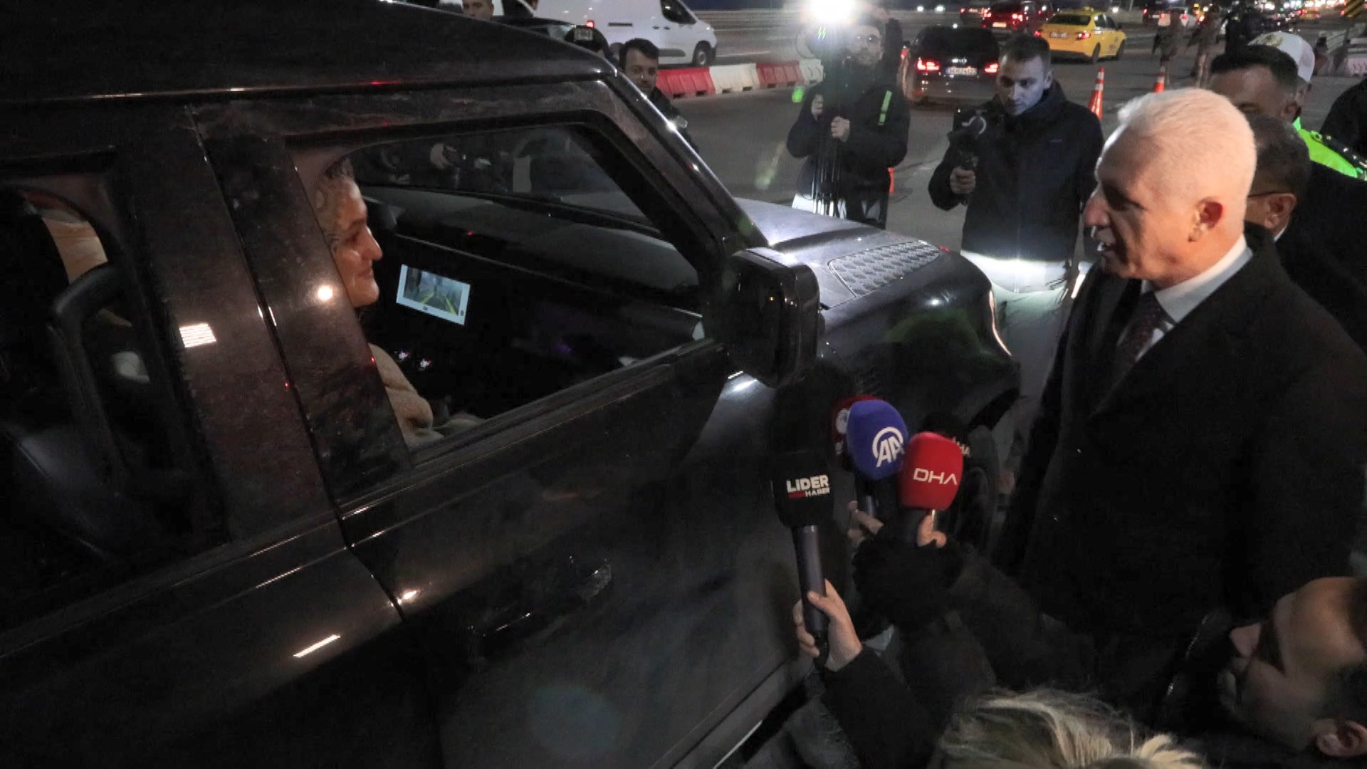 I S T A N B U L V A L I G U L 15 T E M M U Z S E H I T L E R K 1091090 323922