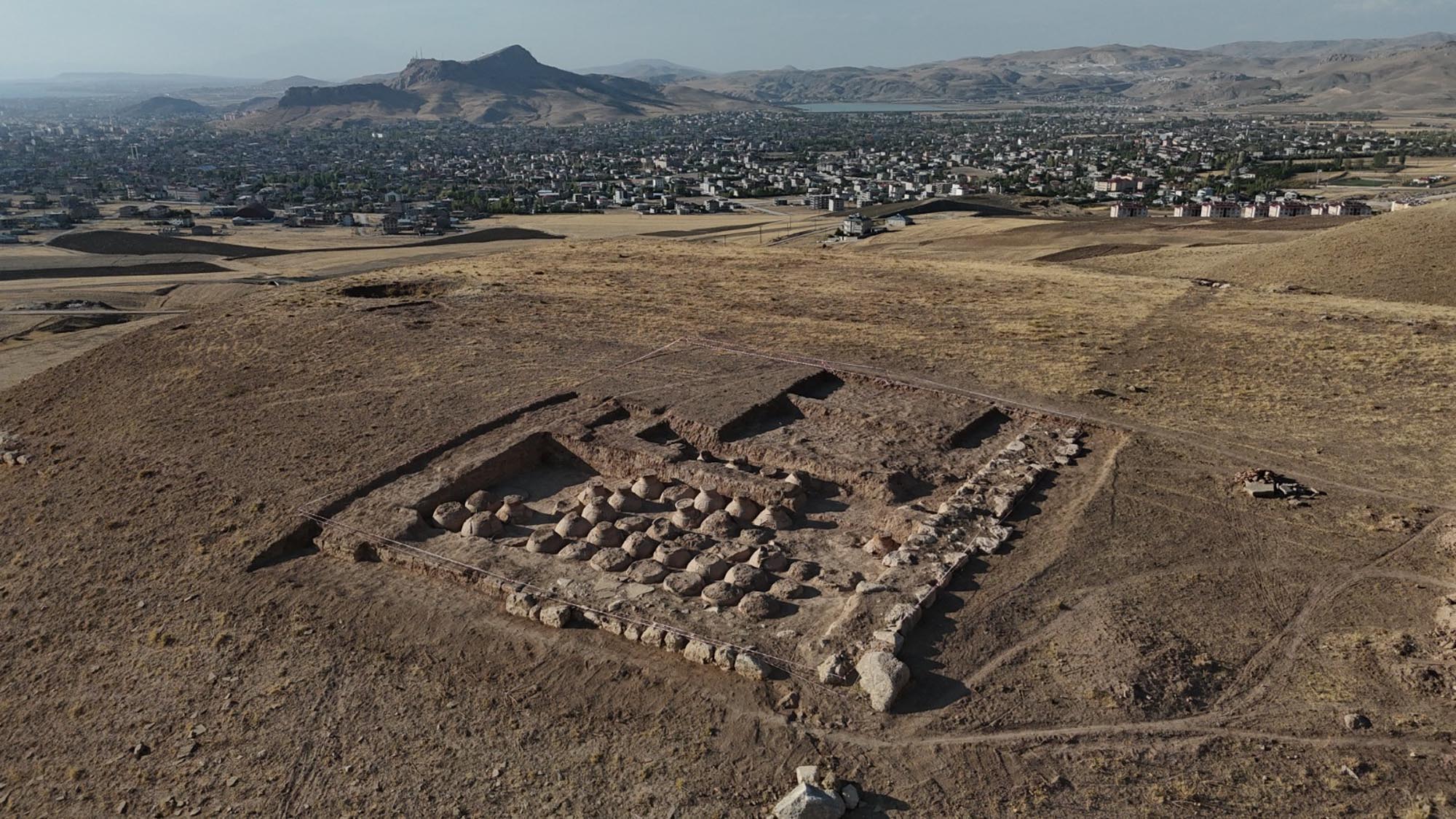 U R A R T U D O N E M I C I V I Y A Z I L I 76 P I T H O S 202 1089150 323318