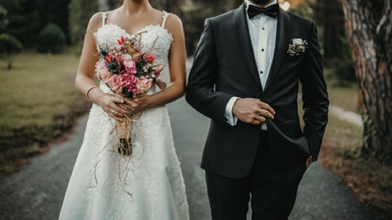 Dugunlerde Gumus Taki Donemi X65Q