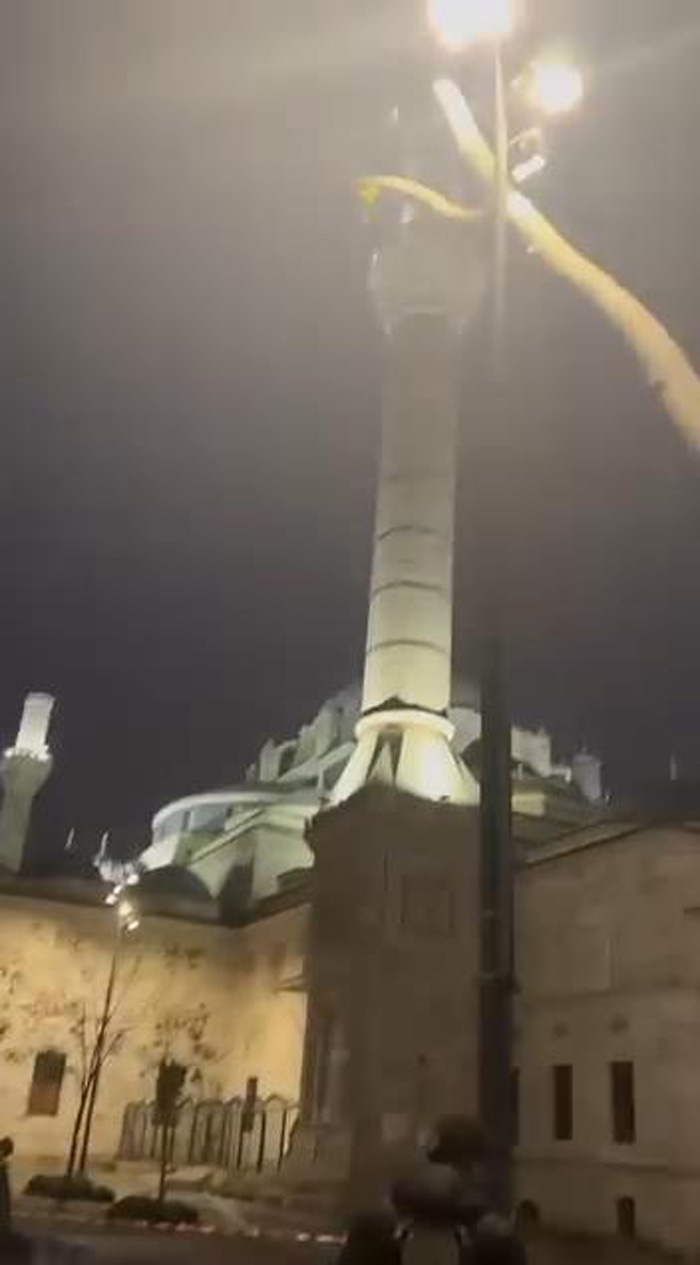 I S T A N B U L B E Y A Z I T C A M I I N D E L O D O S U N E T K I 1096713 325544