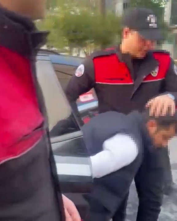 I S T A N B U L B E Y O G L U N D A 26 Y I L K E S I N L E S M I S 1117782 331902