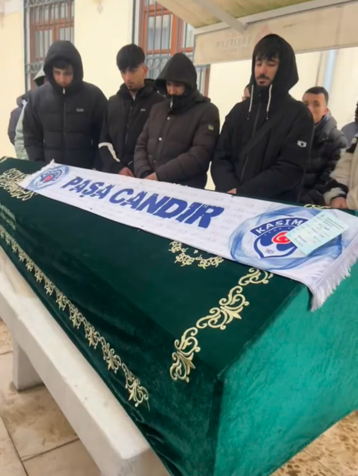 I S T A N B U L B E Y O G L U’ N D A B A C A G I N D A N B I C A K L A 1129982 335524