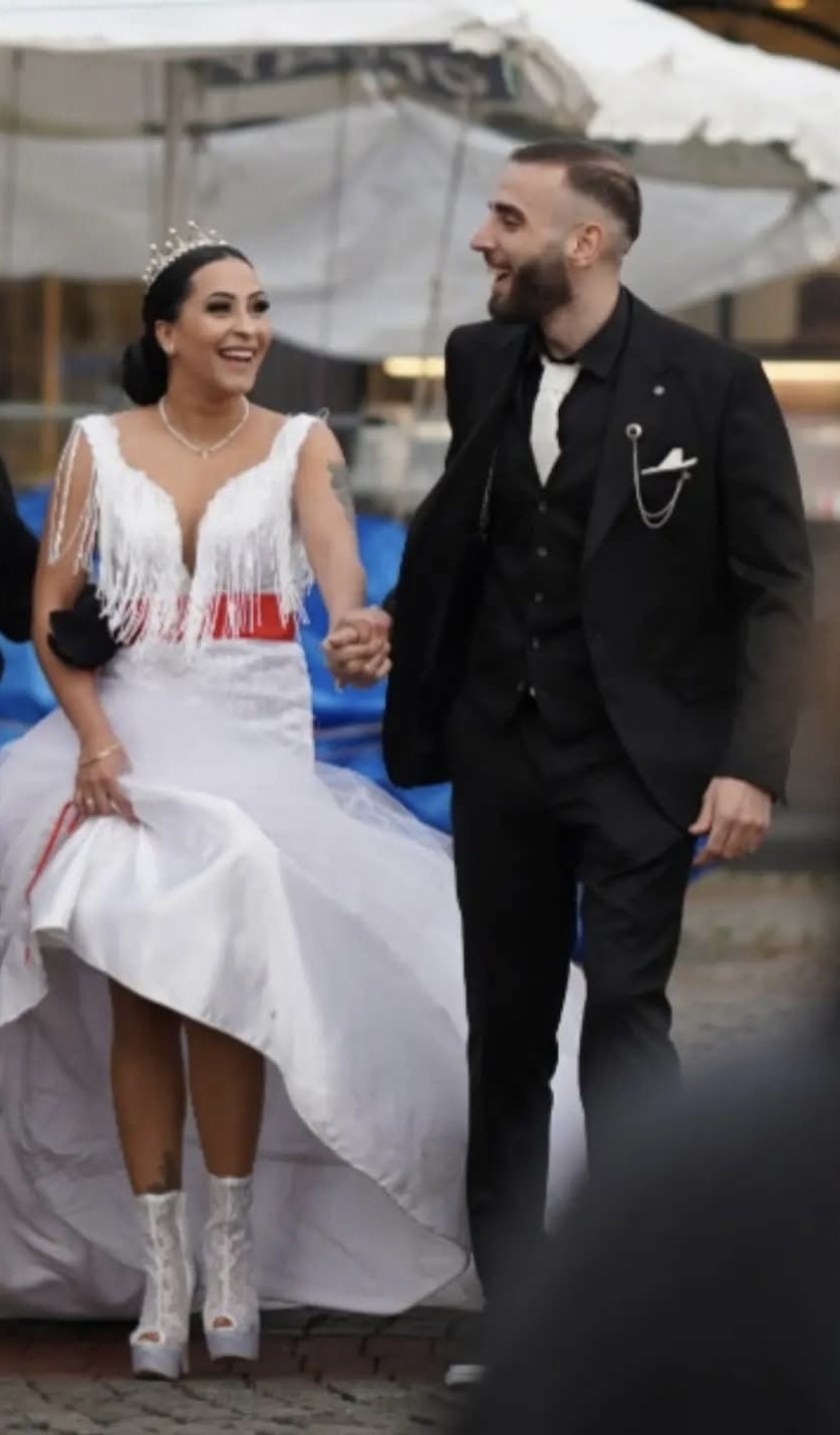 I S T A N B U L B E Y O G L U’ N D A B A C A G I N D A N B I C A K L A 1129991 335524