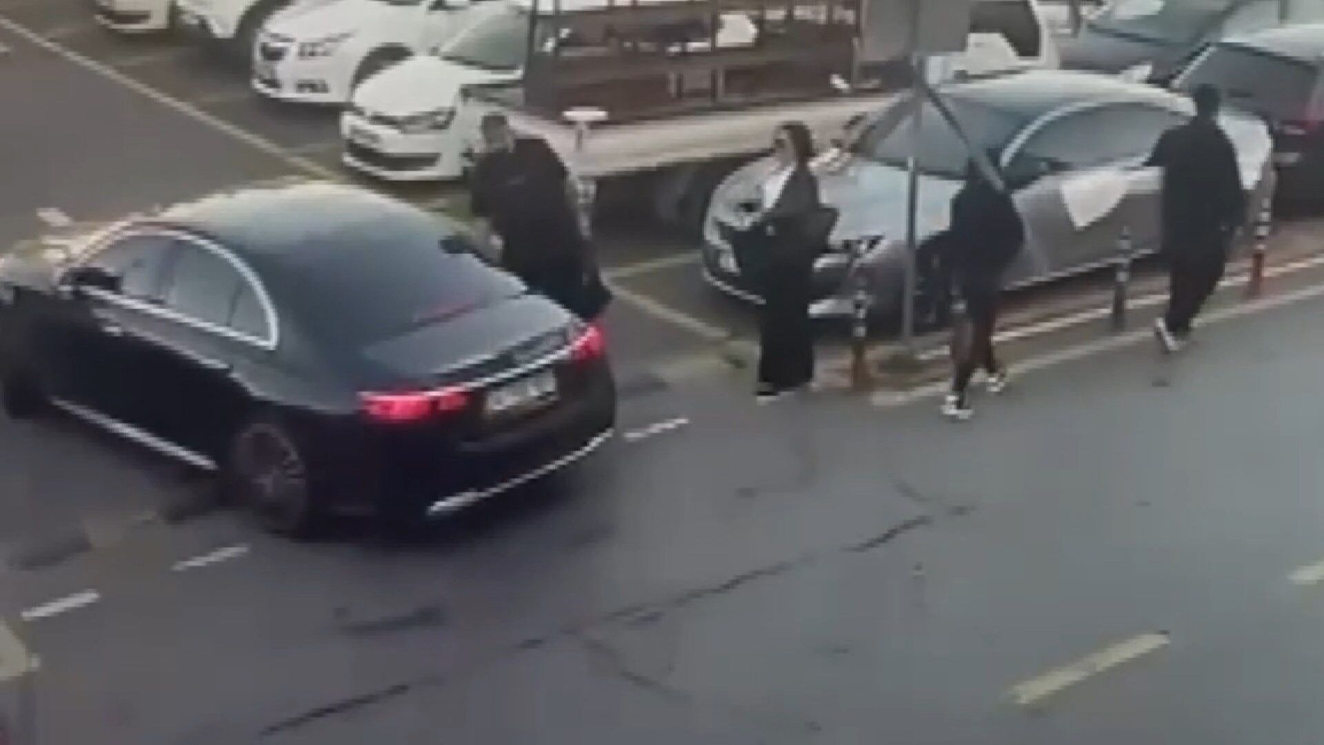 I S T A N B U L B U Y U K C E K M E C E A D L I Y E S I N D E K I H 1101853 327083