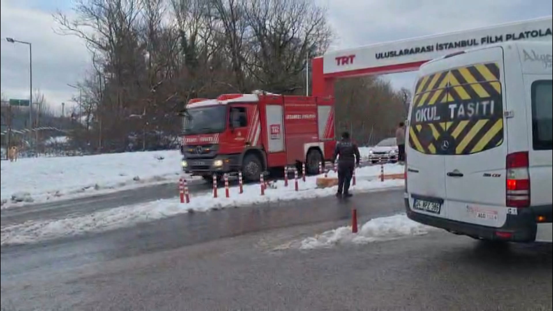 I S T A N B U L C E K M E K O Y D E F I L M P L A T O S U N D A K I 1125208 333897-1