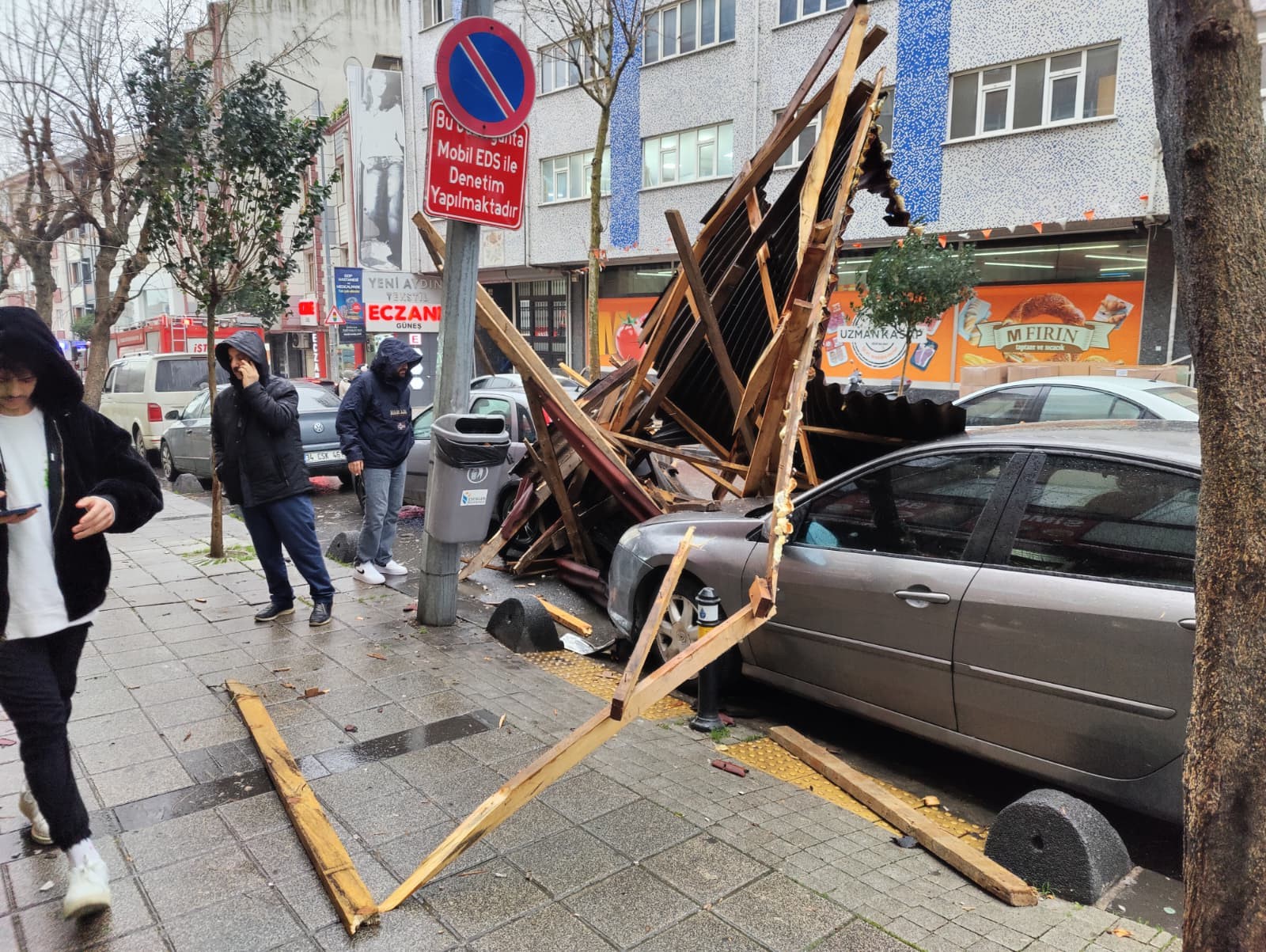 I S T A N B U L E S E N L E R D E F I R T I N A D A 4 K A T L I 1103725 327648