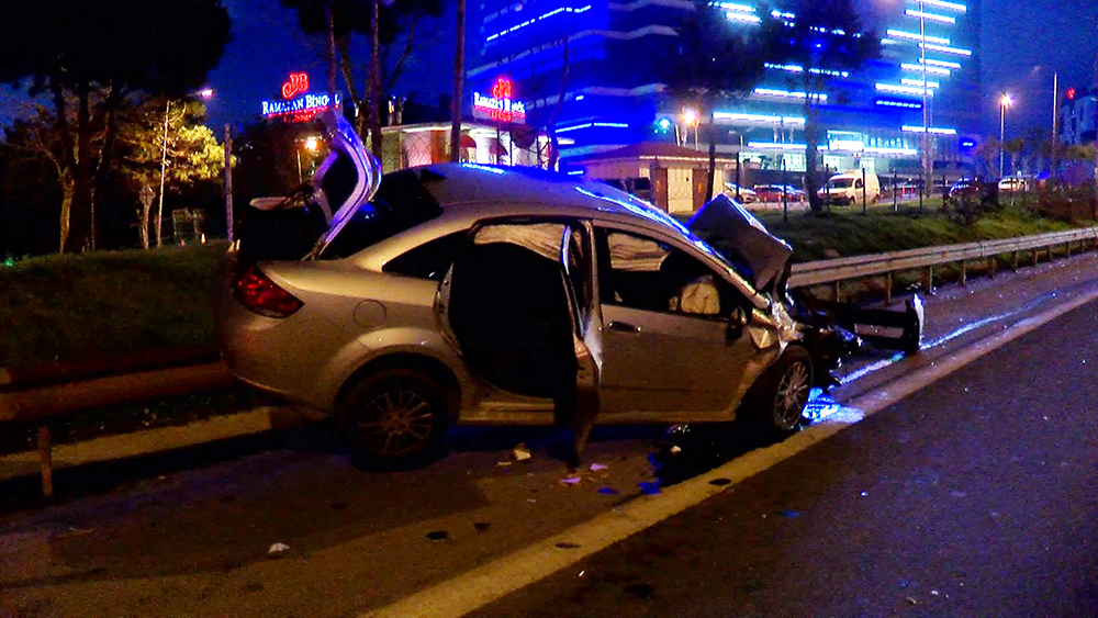 I S T A N B U L E S E N L E R T E M O T O Y O L U N D A K A Z A 1099745 326467-1