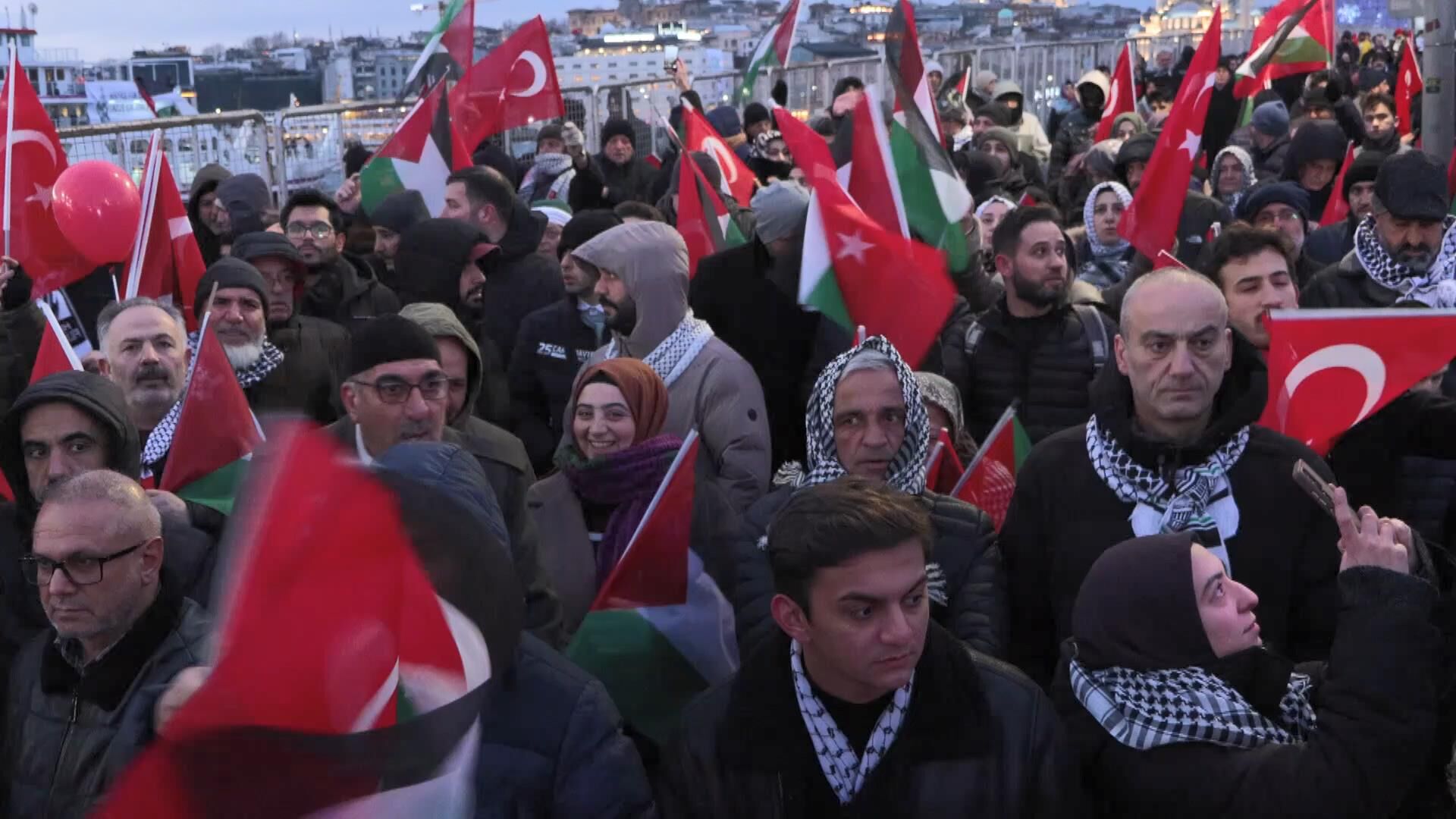 I S T A N B U L I S T A N B U L D A B U Y U K G A Z Z E Y U R U 1092397 324071