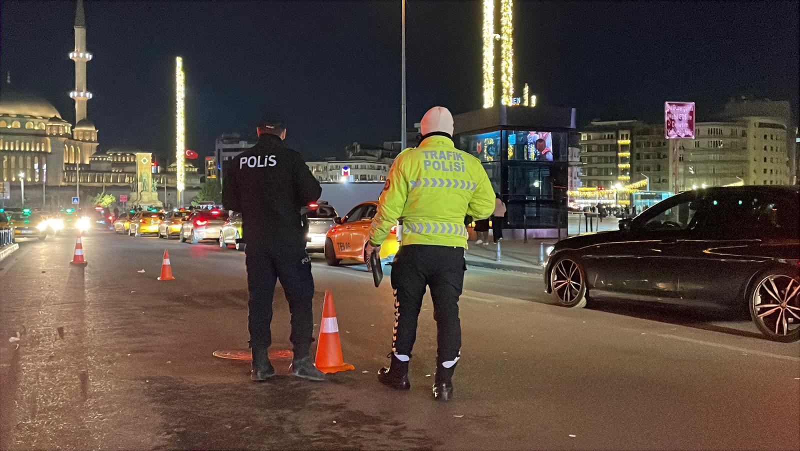 I S T A N B U L I S T A N B U L D A H E L I K O P T E R D E S T E K 1095285 325120