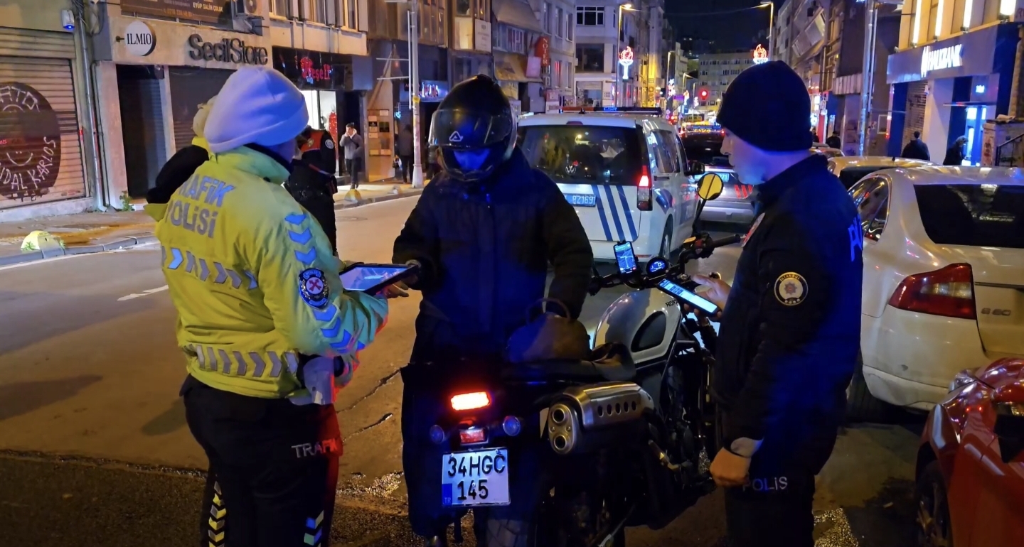 I S T A N B U L I S T A N B U L D A H E L I K O P T E R D E S T E K 1107345 328764