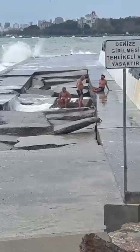 I S T A N B U L K A D I K O Y’ D E D E V D A L G A L A R I N C A R P 1100129 326582