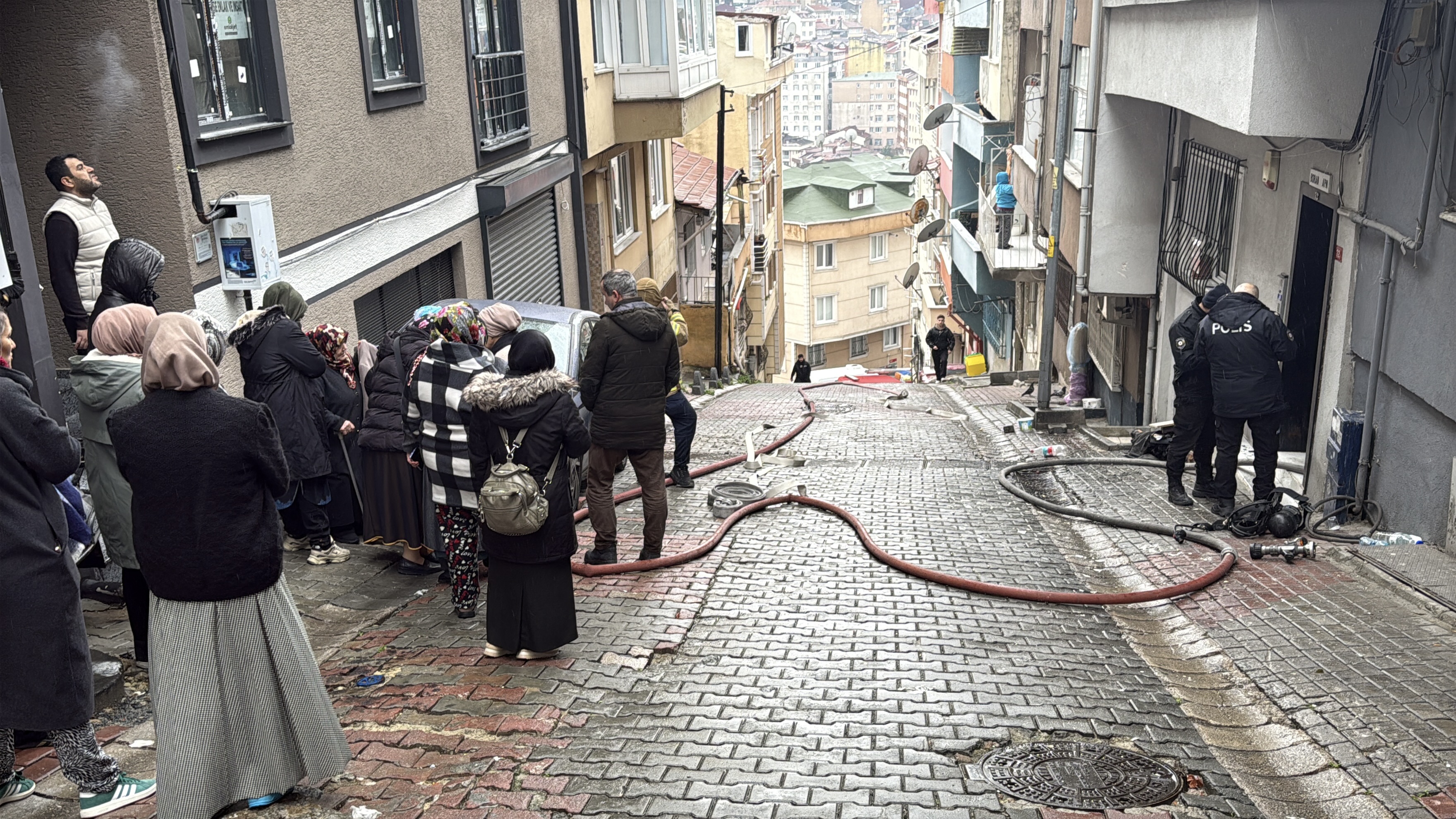 I S T A N B U L K A G I T H A N E’ D E 4 K A T L I B I N A D A Y 1111525 329850