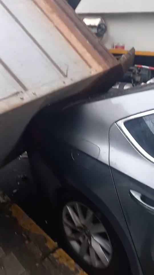 I S T A N B U L S A N C A K T E P E’ D E C O P K O N T E Y N E R I 1109305 329306