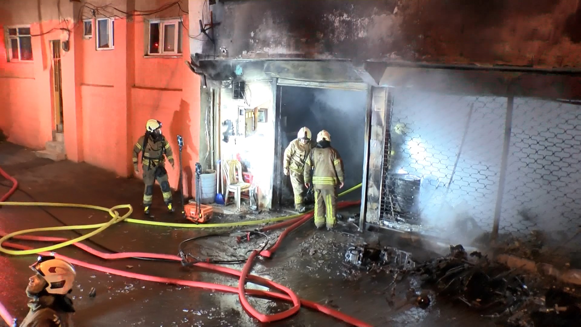 I S T A N B U L S A R I Y E R’ D E M O T O S I K L E T T A M I R C I 1107288 328716