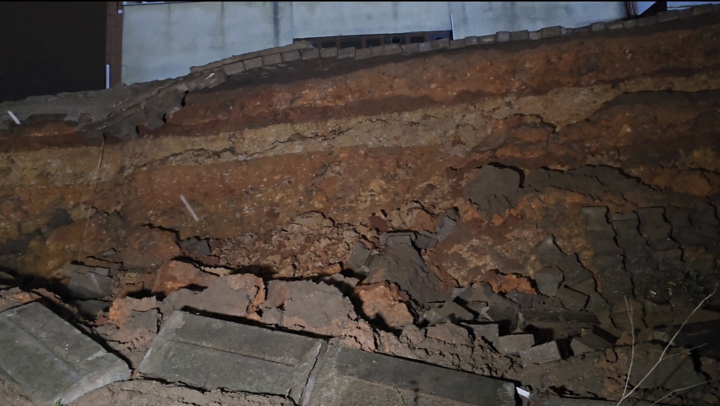 I S T A N B U L S U L T A N B E Y L I D E I S T I N A T D U V A R I 1112079 330088