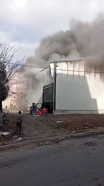 Istanbul Esenyurtta Depoda Yangin 2 1102252 327205 (2)