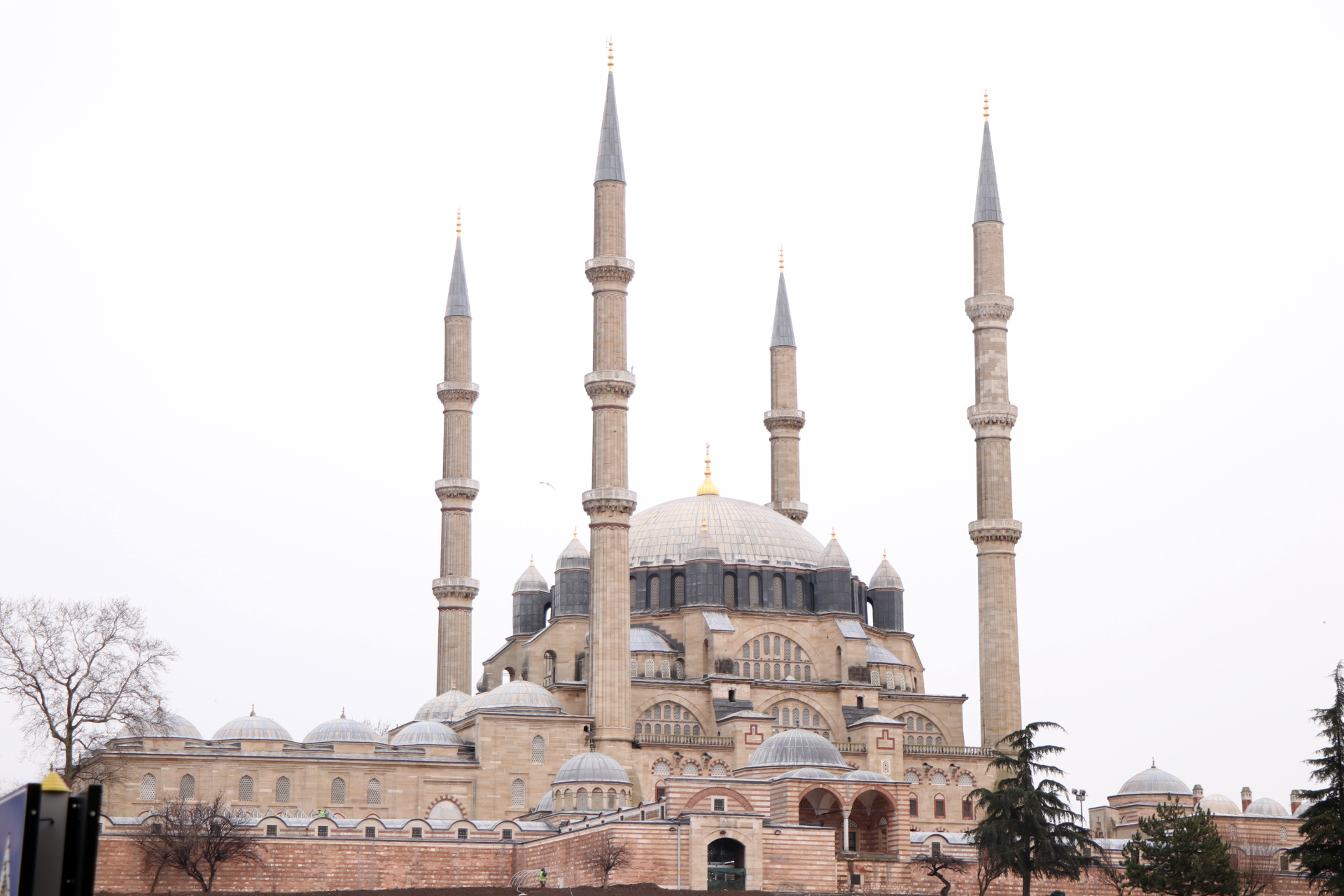 S E L I M I Y E C A M I S I’ N D E K A L E M I S I I C I N Y U R U T 1113289 330492