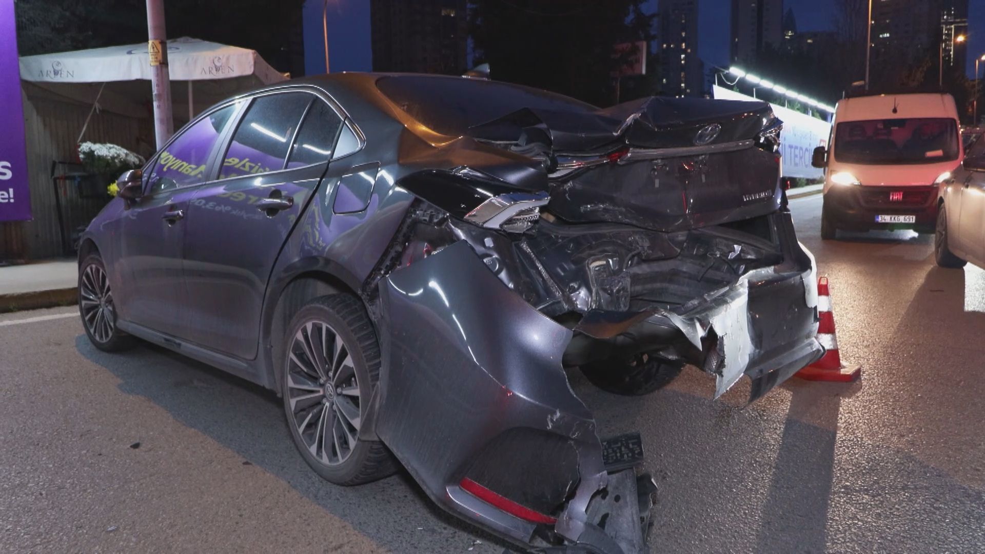 I S T A N B U L A T A S E H I R D E S U R U C U S U N U N D I R E K S 1184268 351821