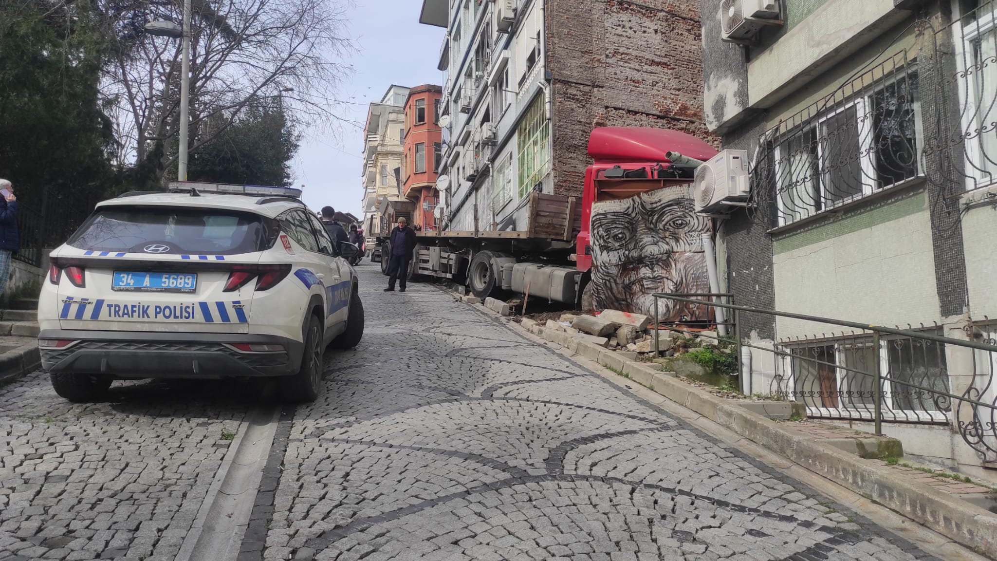 I S T A N B U L B E S I K T A S’ T A Y O K U S T A N K A Y A N T I 1150128 341542