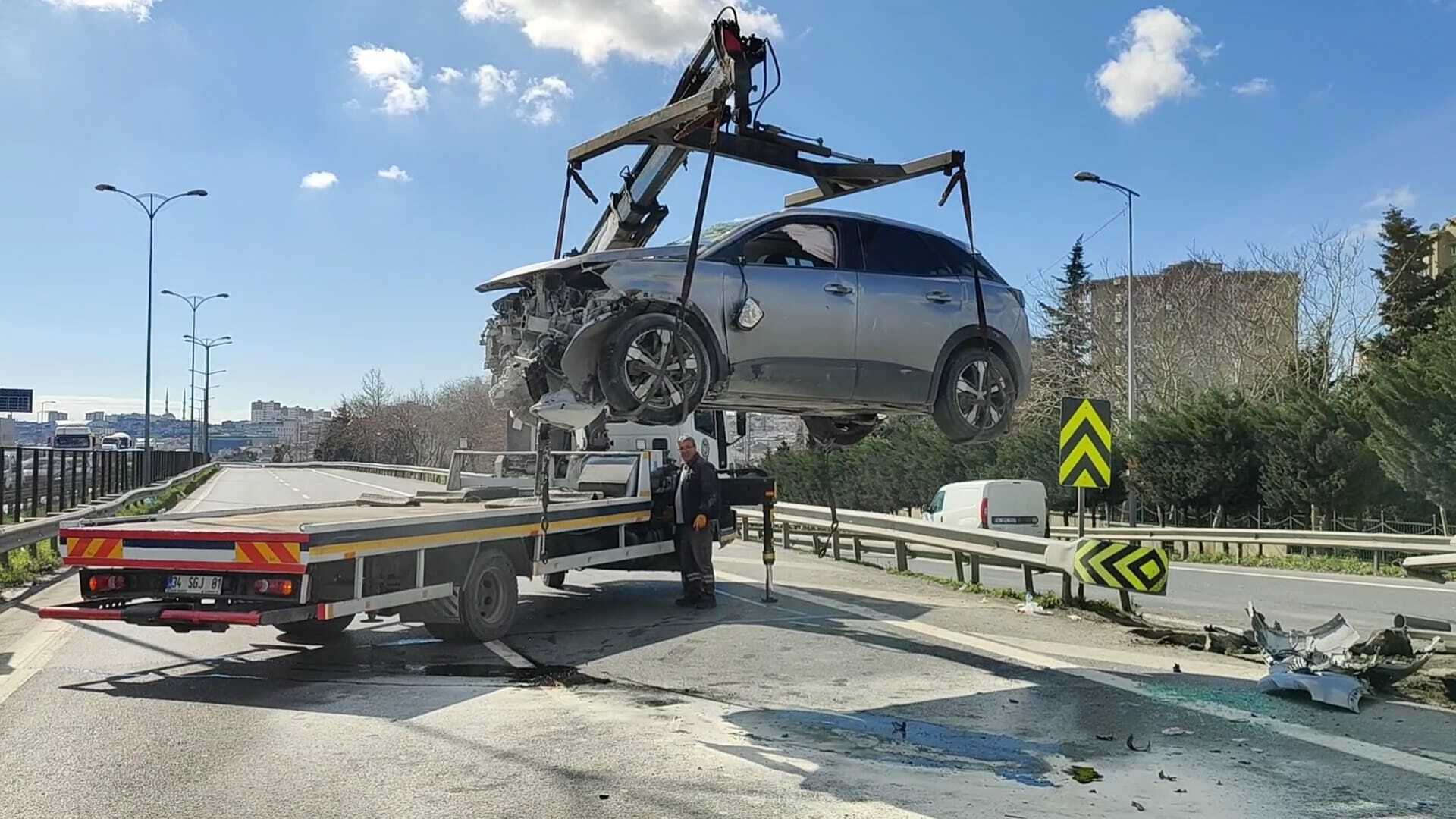 I S T A N B U L E S E N L E R’ D E R E F U J E C A R P A N C I P D 1176517 349482