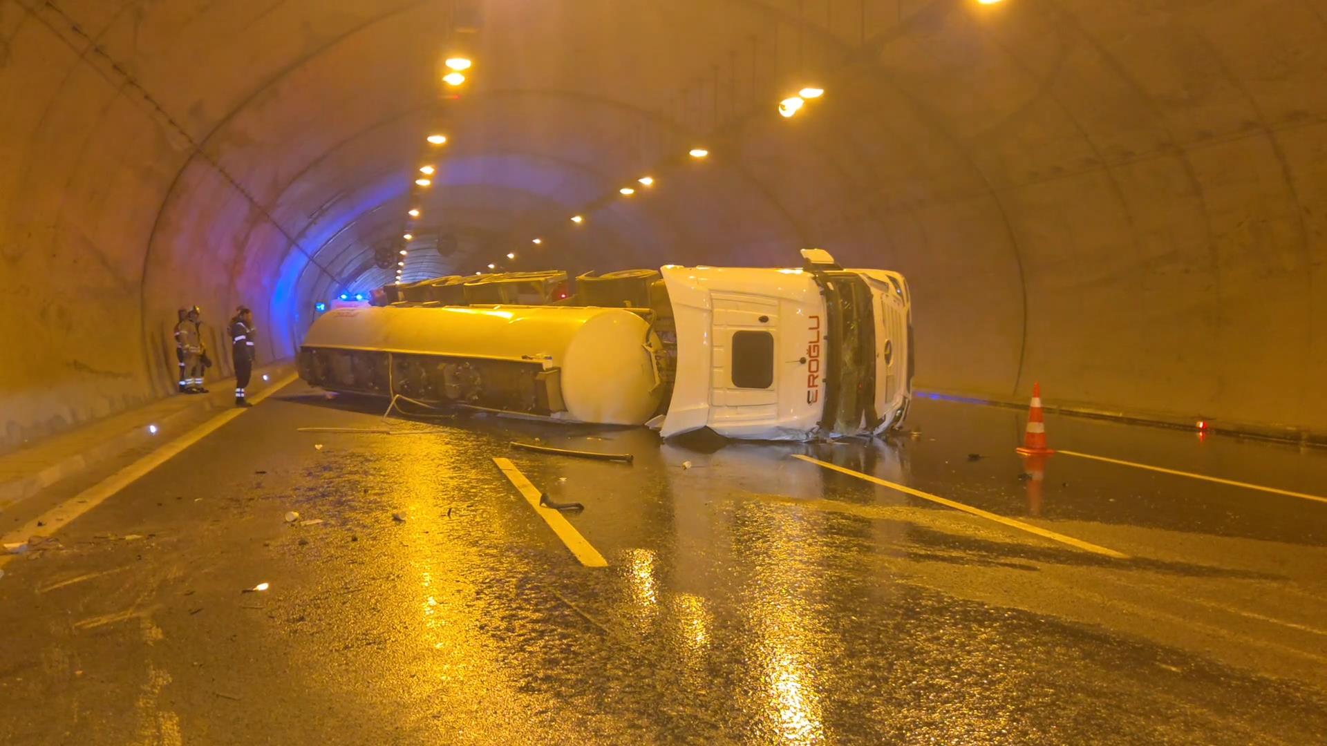 I S T A N B U L K U Z E Y M A R M A R A O T O Y O L U N D A T U N 1176670 349501