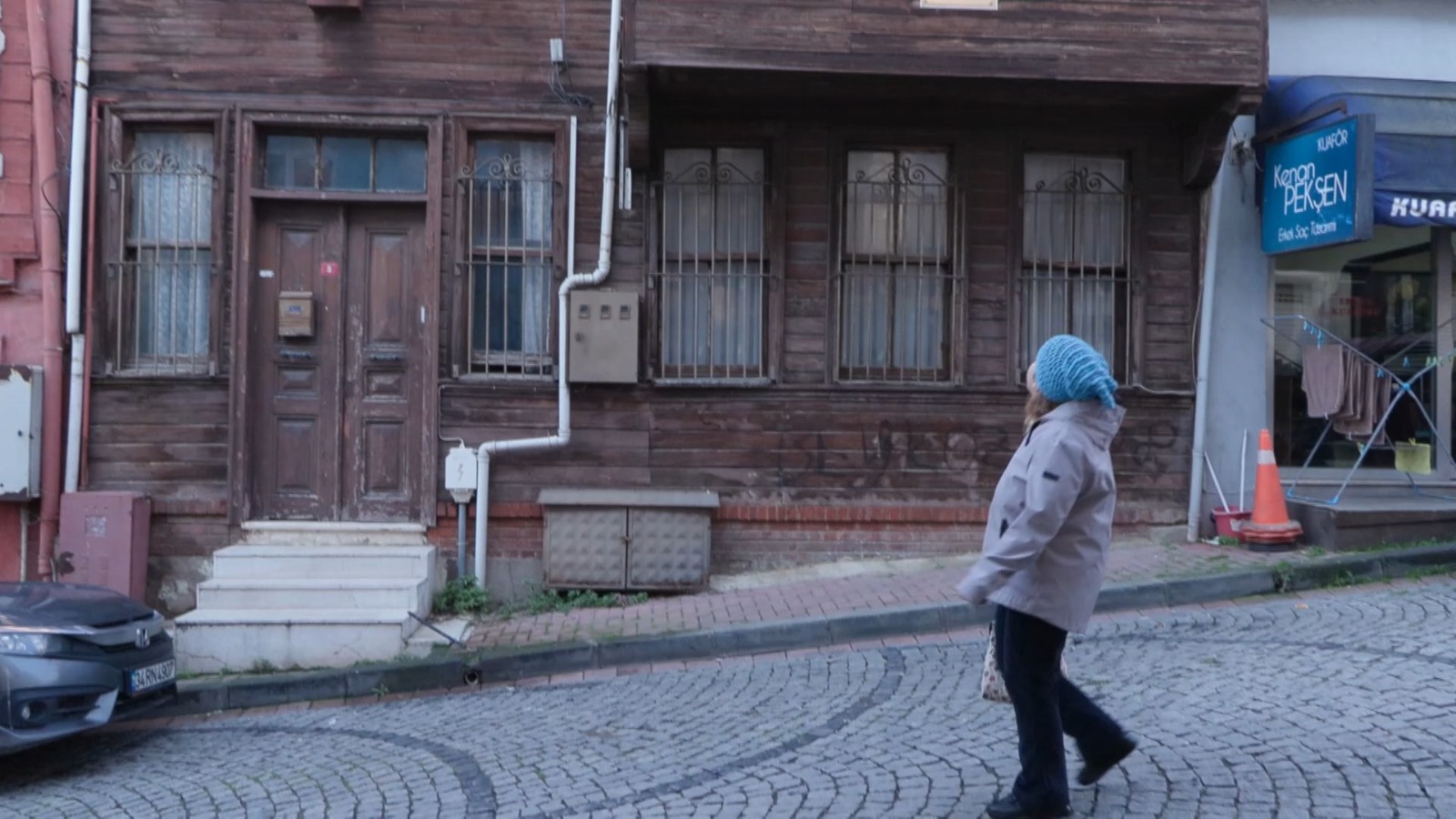 I S T A N B U L S A I R O R H A N V E L I N I N D O G U P B U Y 1176562 349095