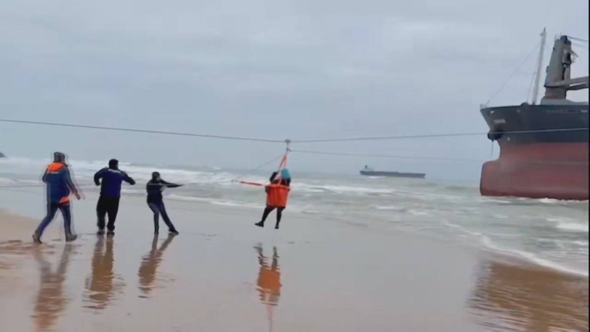 I S T A N B U L S A R I Y E R D E K A R A Y A O T U R A N G E M I 1148807 341170