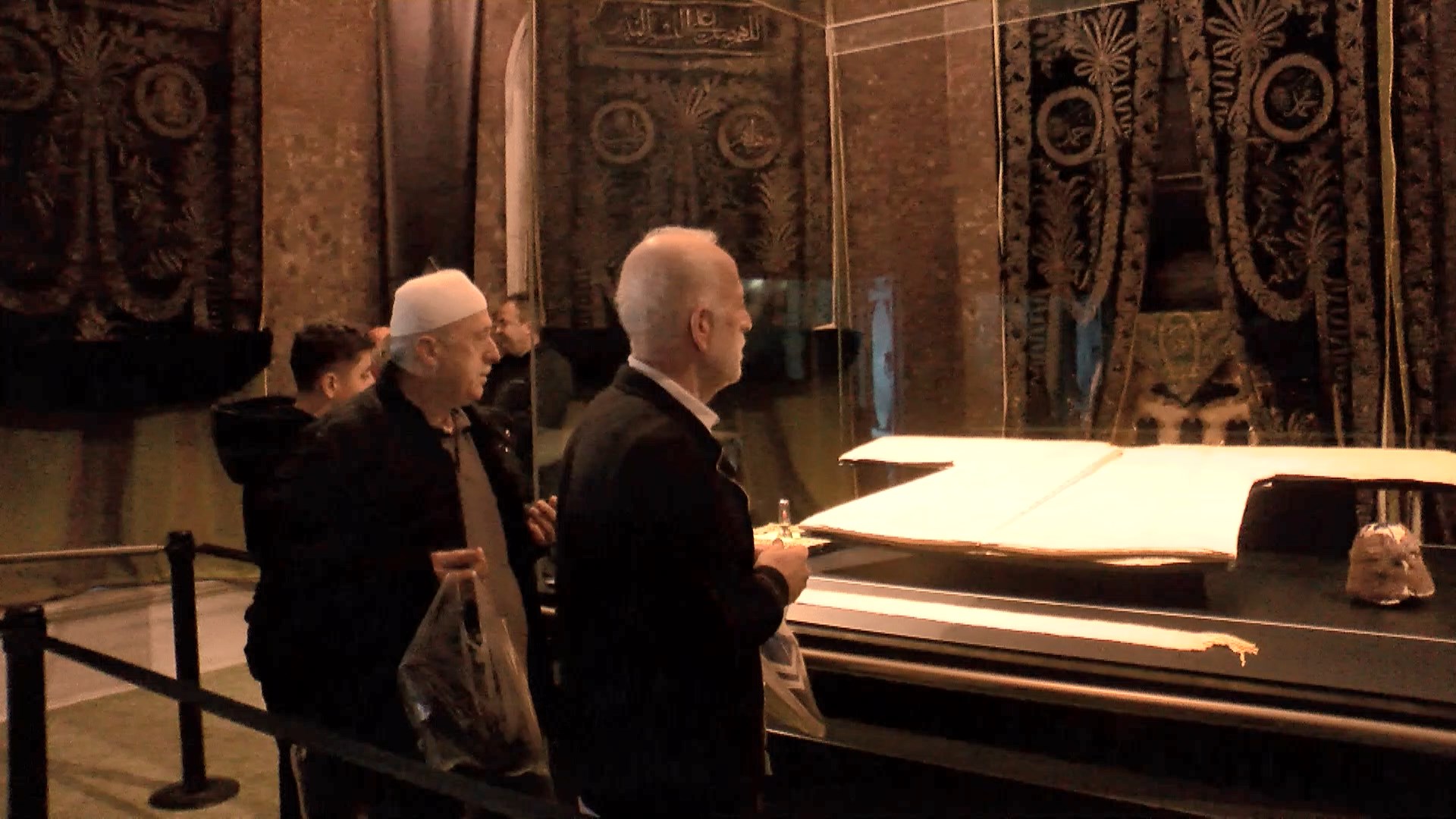 I S T A N B U L Z I Y A R E T E A C I L A N H I R K A I S E R I F 1179625 350415