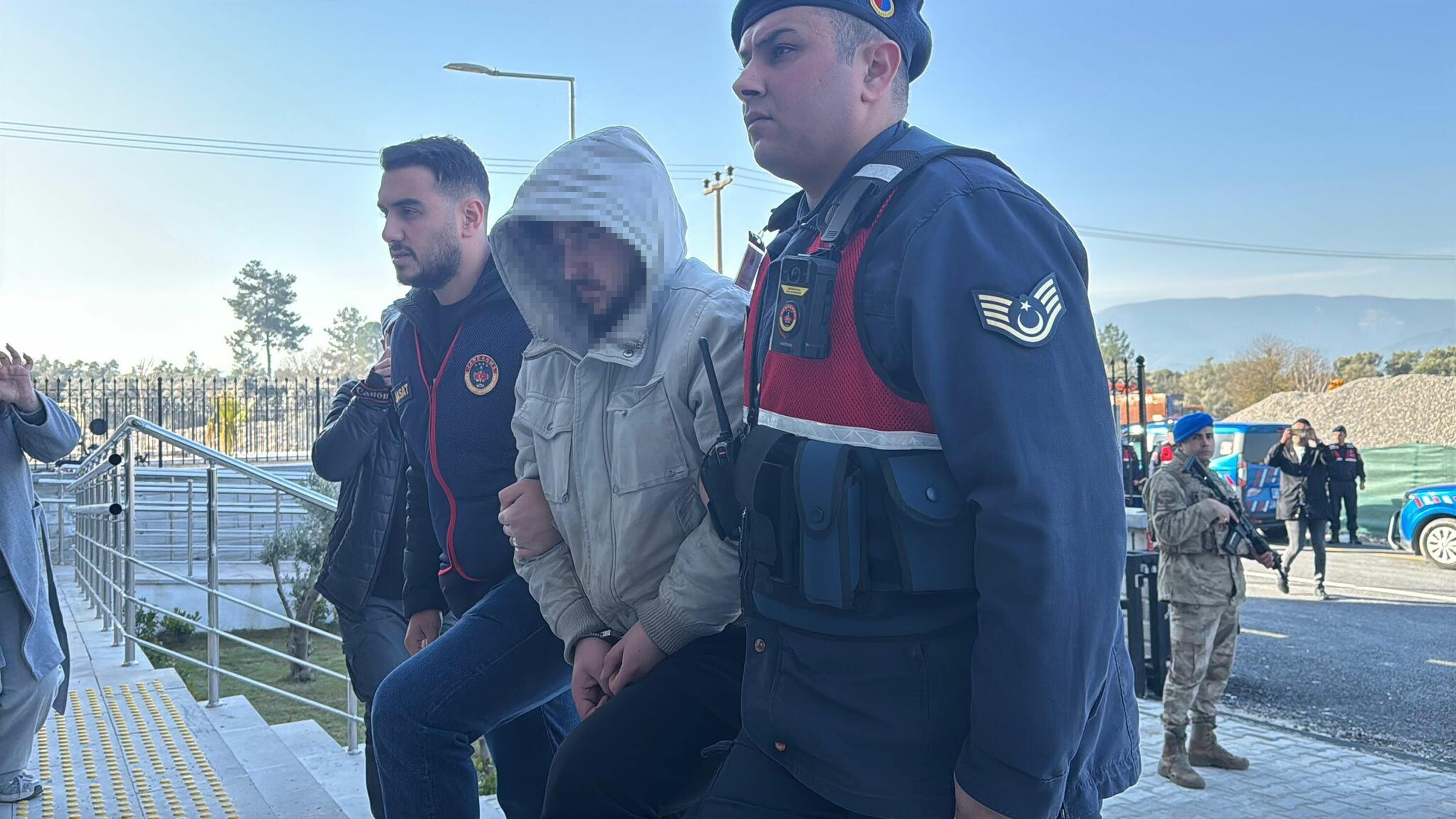 E V L I C I F T I N O L U M U N D E Y E N I D E T A Y S U P H E L I 1210415 359974