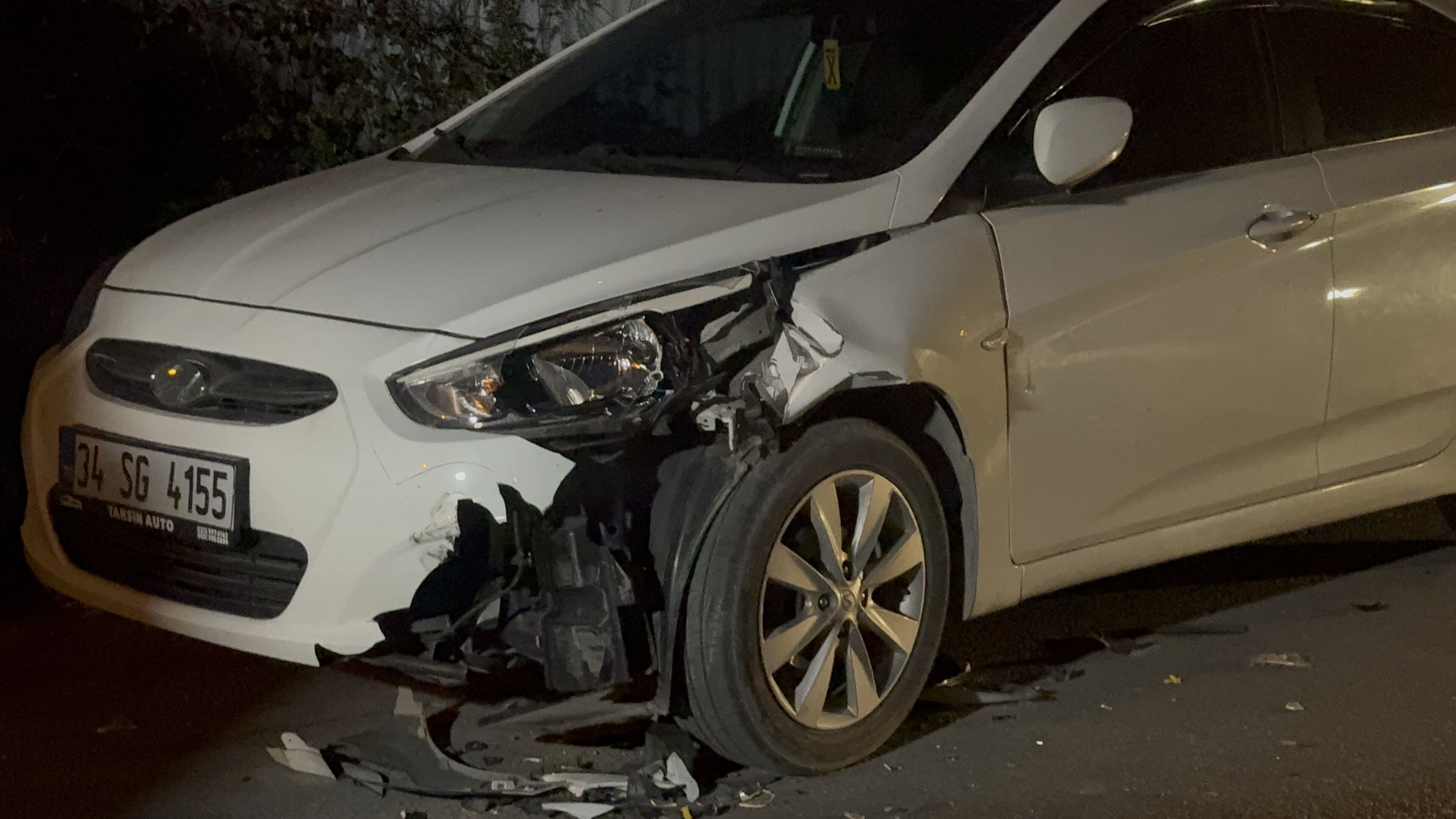 I S T A N B U L A R N A V U T K O Y D E B A S I B O S A T P A R K 1232977 366691