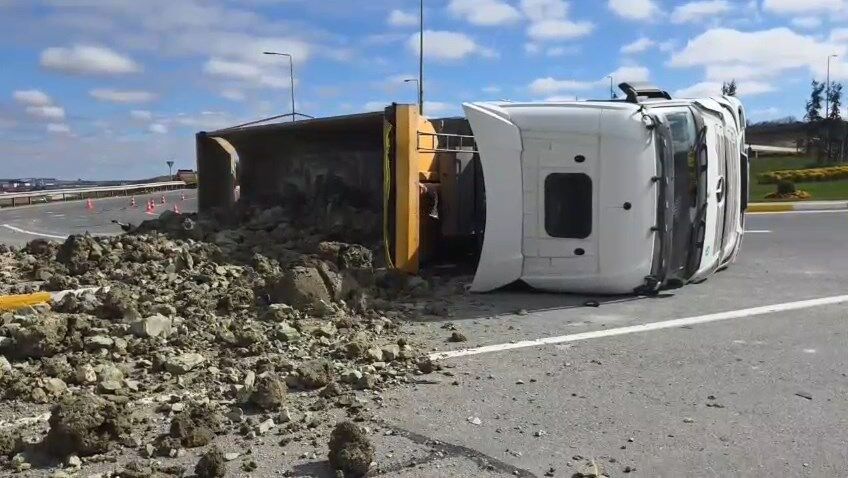 I S T A N B U L A R N A V U T K O Y’ D E H A F R I Y A T K A M Y O N U 1202575 357560