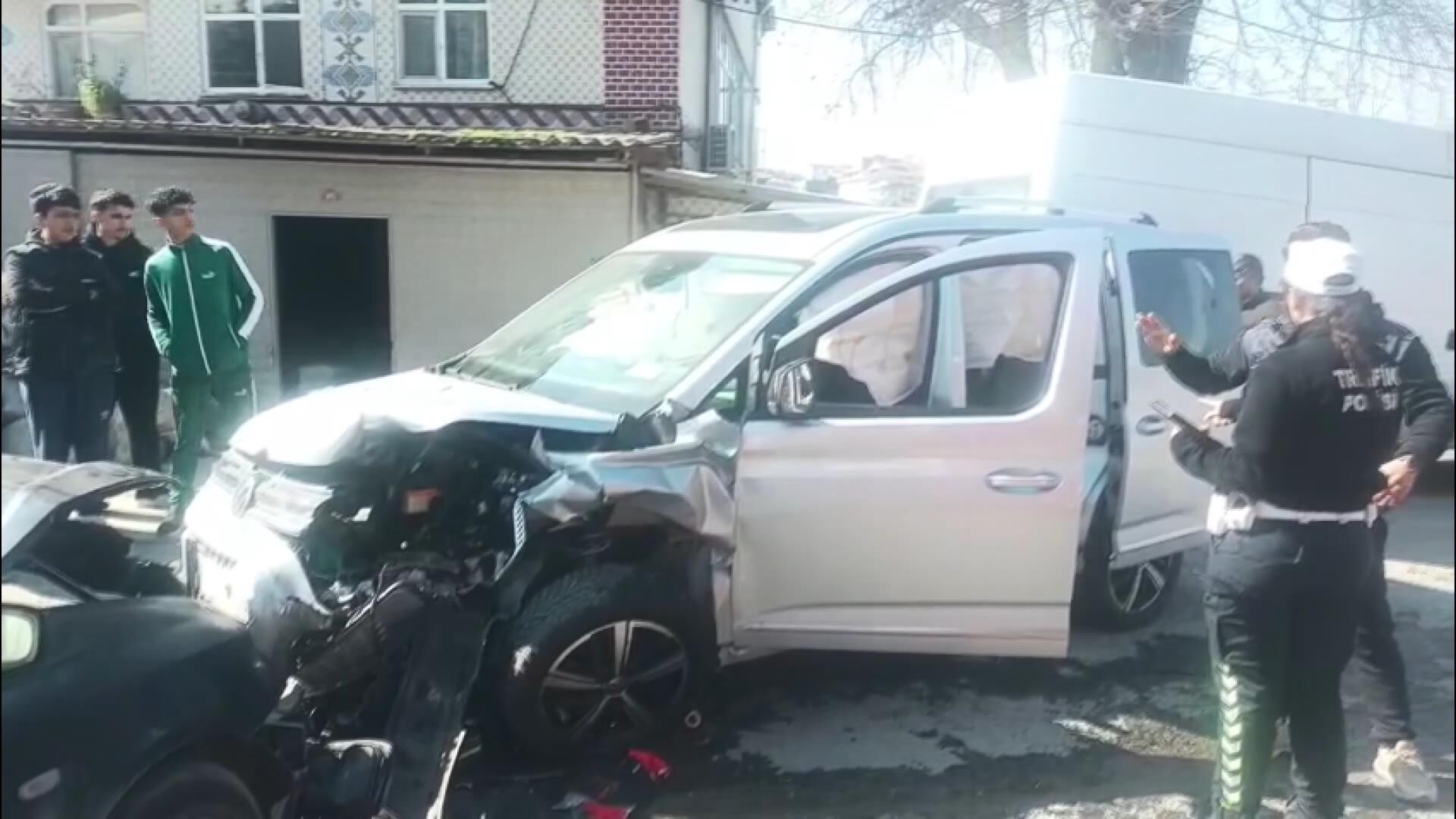 I S T A N B U L A R N A V U T K O Y’ D E O T O M O B I L L E T I C A 1192906 354535