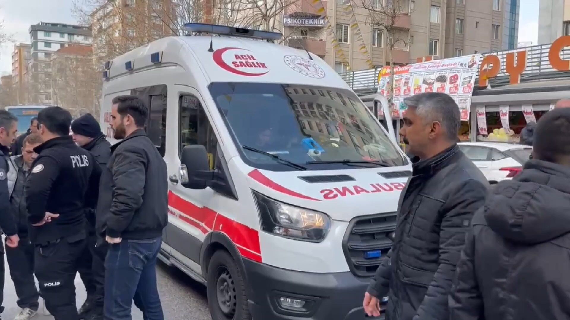 I S T A N B U L A T A S E H I R’ D E C O P K A M Y O N U N U N C A 1216590 361743