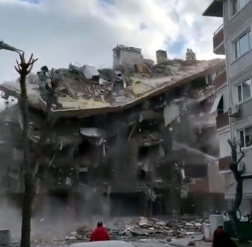 I S T A N B U L A V C I L A R’ D A 5 K A T L I B I N A Y I K I M 1209836 359791