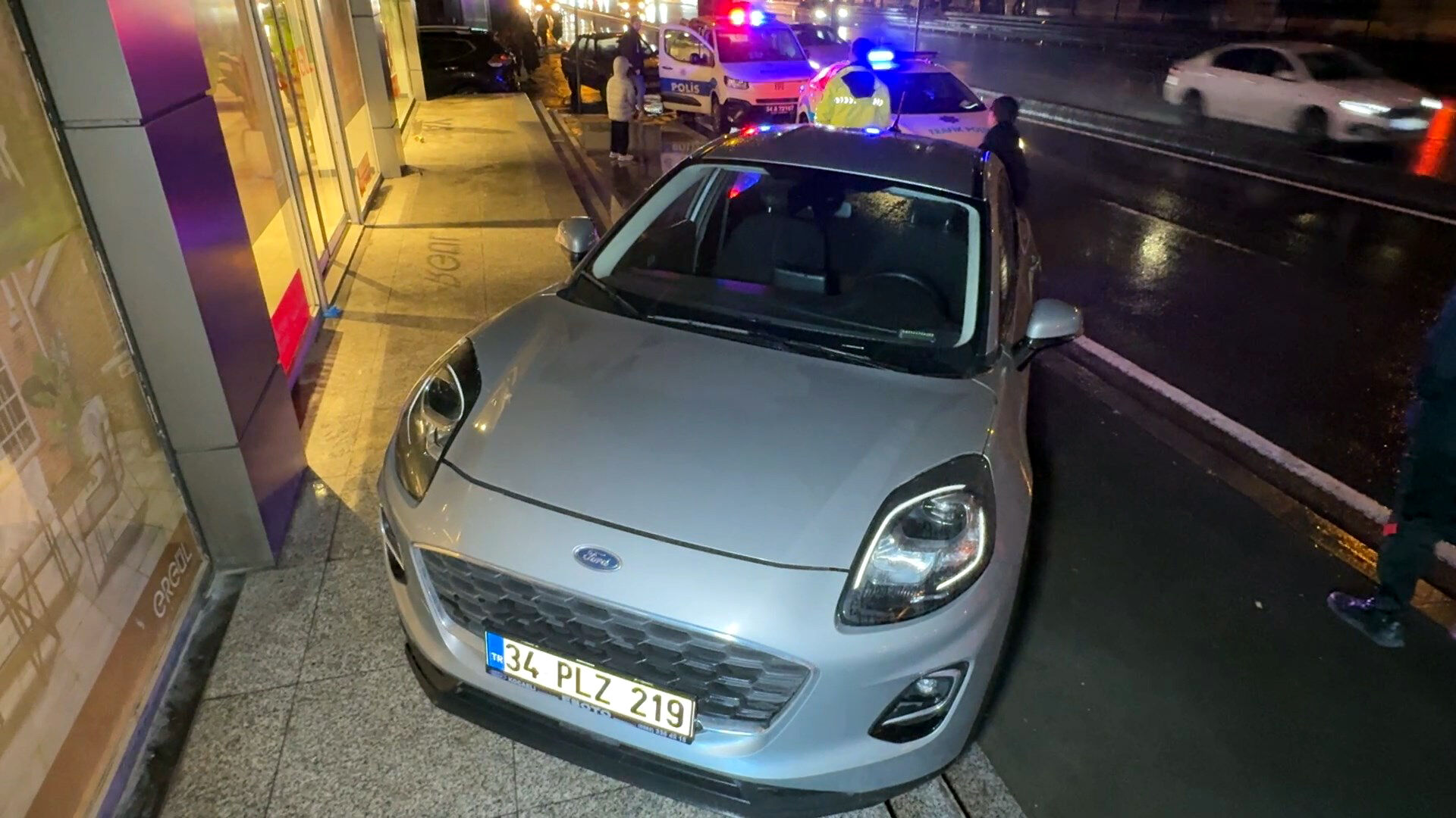 I S T A N B U L A V C I L A R’ D A O T O M O B I L K A L D I R I M D A K 1224868 364206