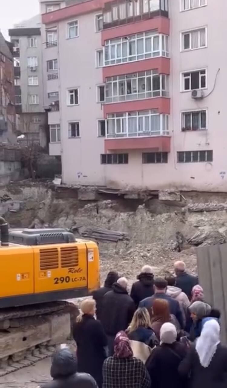 I S T A N B U L B A H C E L I E V L E R’ D E T E M E L I N D E K A Y 1202943 357669