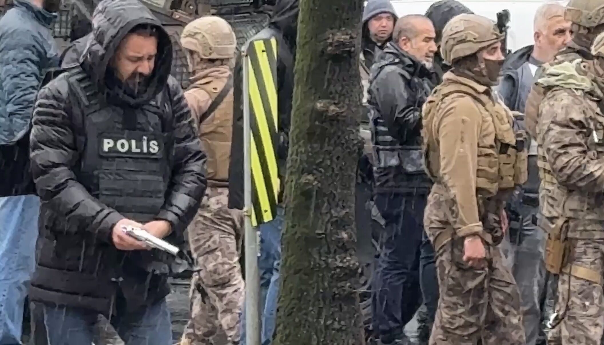 I S T A N B U L B E S I K T A S T A K I S I L A H L I S U P H E L I 1235910 367456