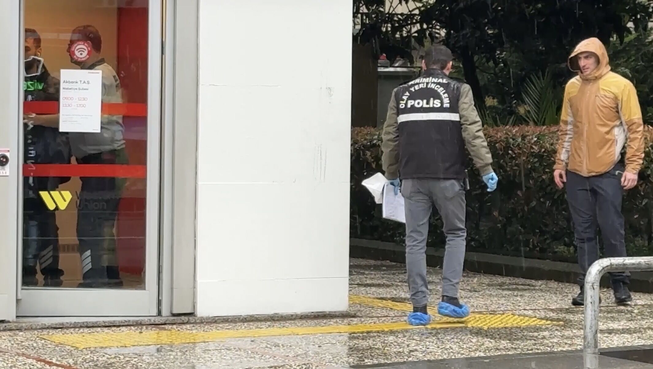 I S T A N B U L B E S I K T A S T A K I S I L A H L I S U P H E L I 1235914 367456