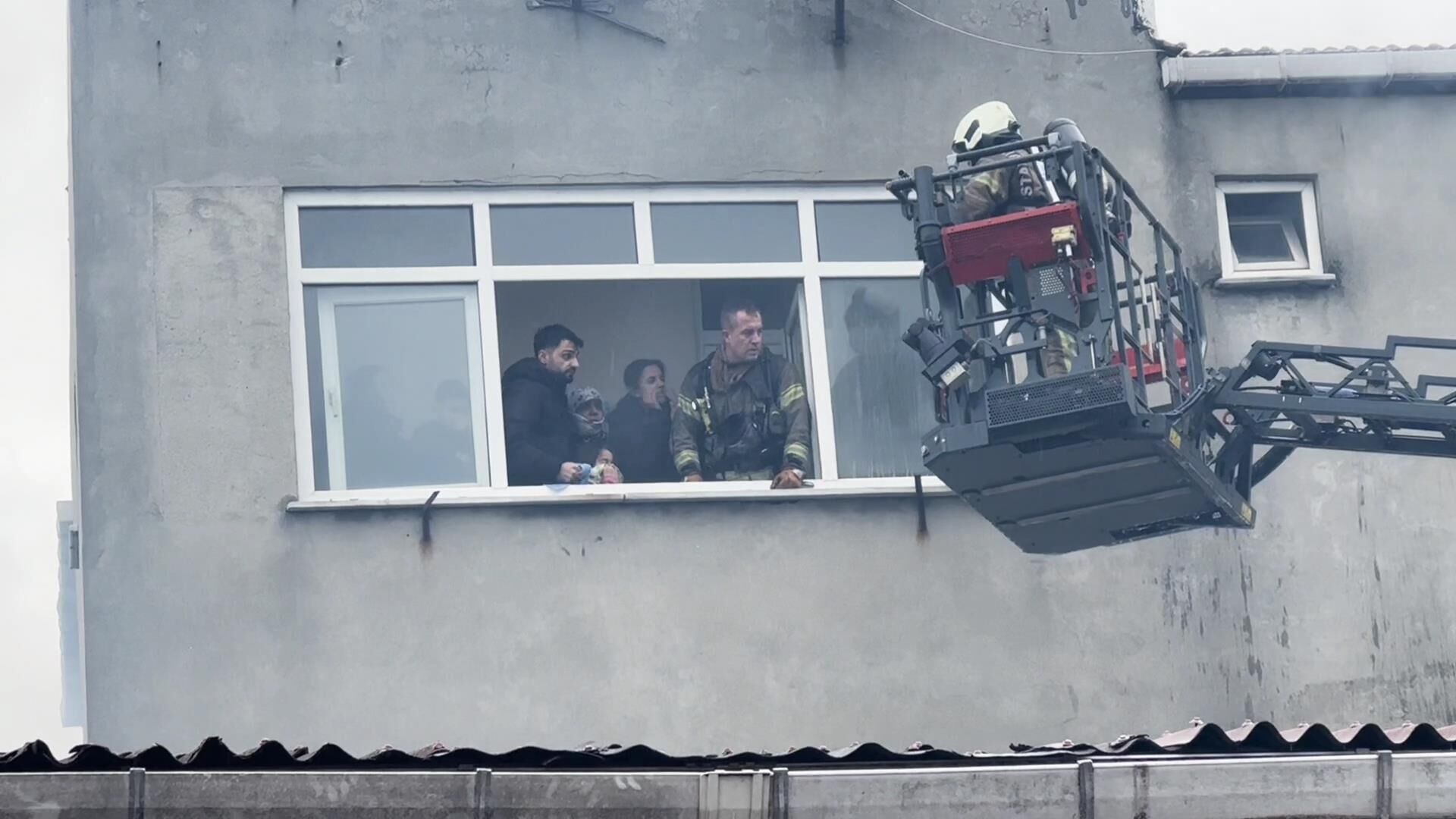 I S T A N B U L B U Y U K C E K M E C E D E 3 K A T L I B I N A D 1220903 363052