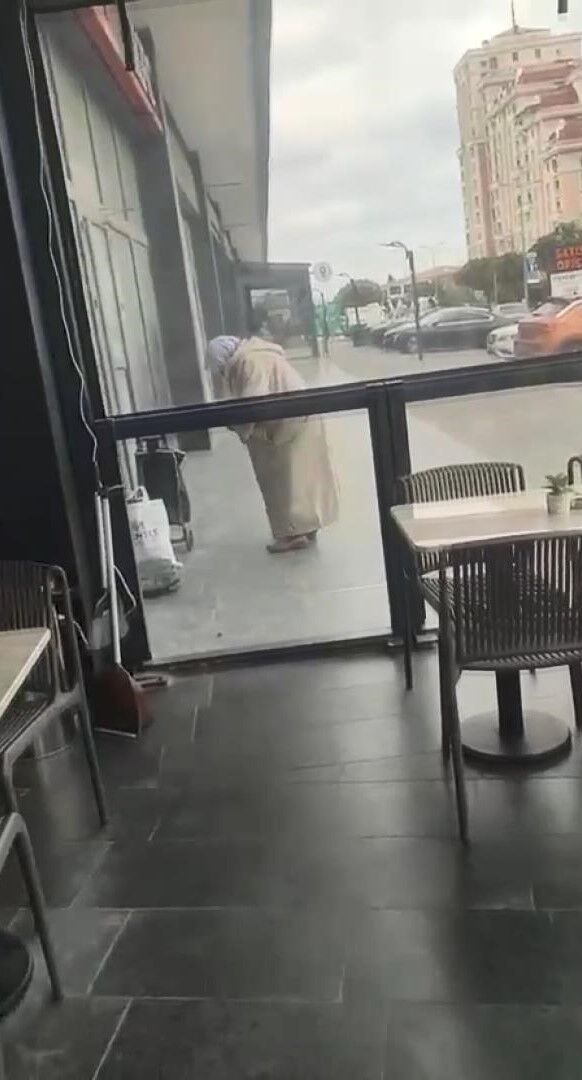 I S T A N B U L B U Y U K C E K M E C E D E O N C E K I Y A F E T L 1193086 354536