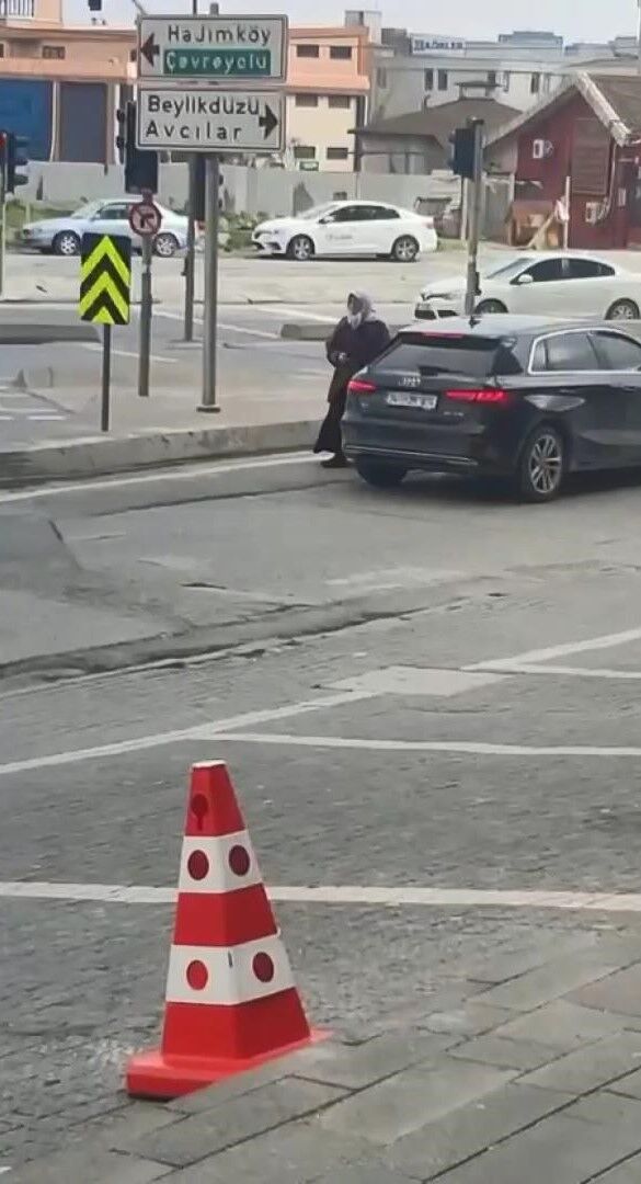 I S T A N B U L B U Y U K C E K M E C E D E O N C E K I Y A F E T L 1193091 354536