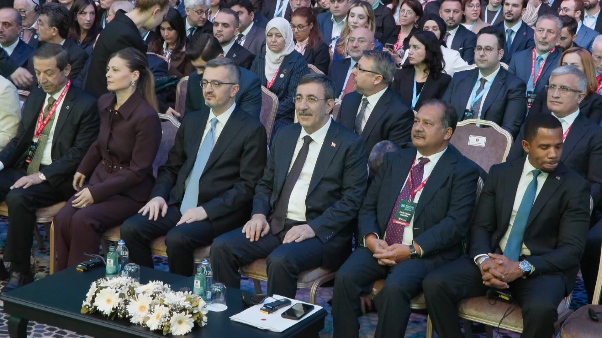 I S T A N B U L C U M H U R B A S K A N I Y A R D I M C I S I Y I L M 1231688 366352