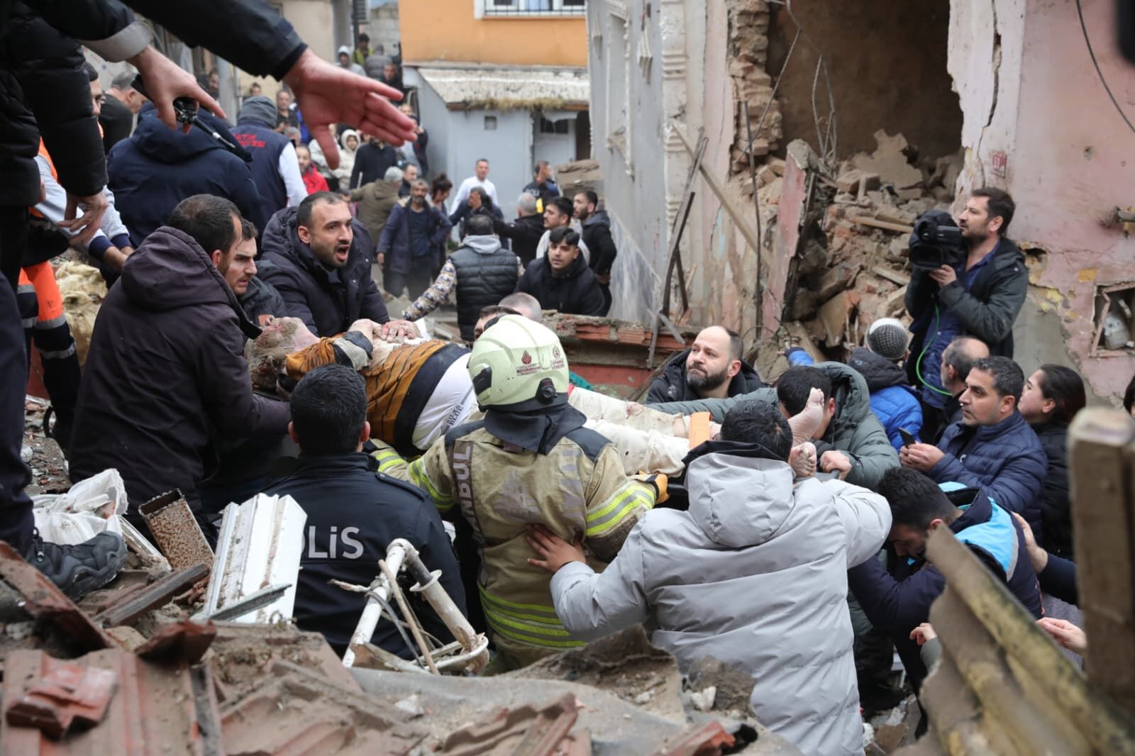 I S T A N B U L F A T I H T E C O K E N 2 B I N A D A E N K A Z 1224273 364033