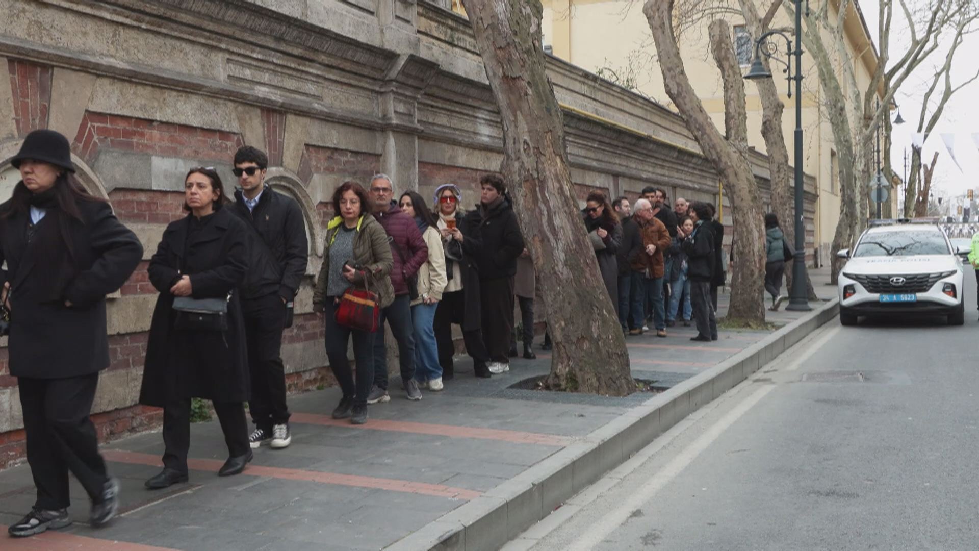 I S T A N B U L I L B E R O R T A Y L I I C I N G A L A T A S A R A 1214915 361228