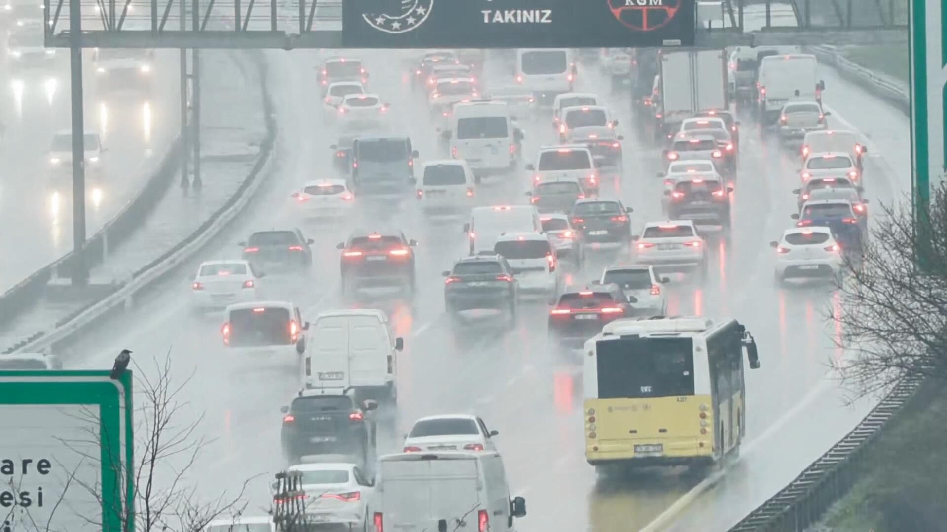 I S T A N B U L I S T A N B U L D A T R A F I K Y O G U N L U G U 1235399 367382