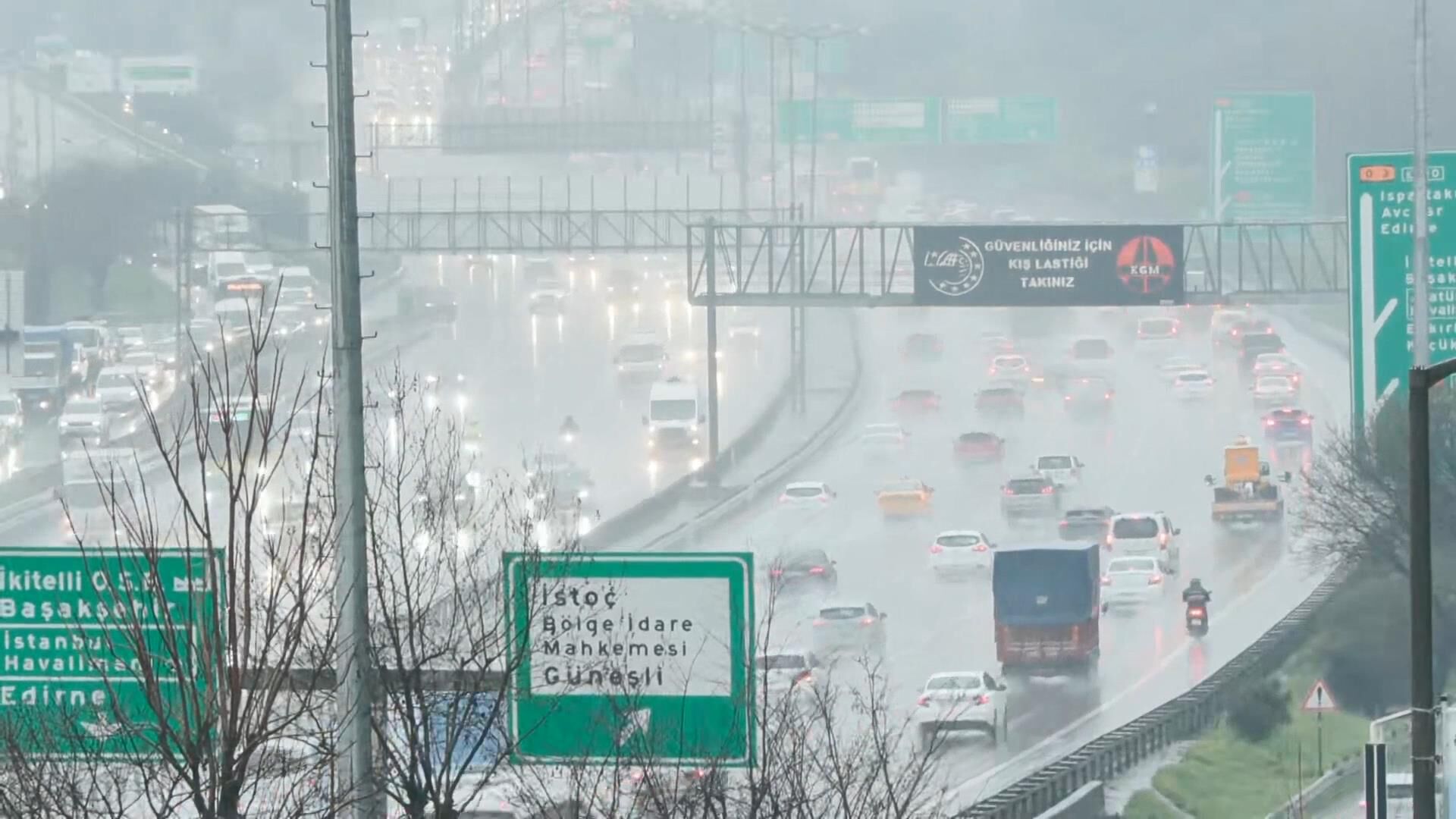 I S T A N B U L I S T A N B U L D A T R A F I K Y O G U N L U G U 1235401 367382