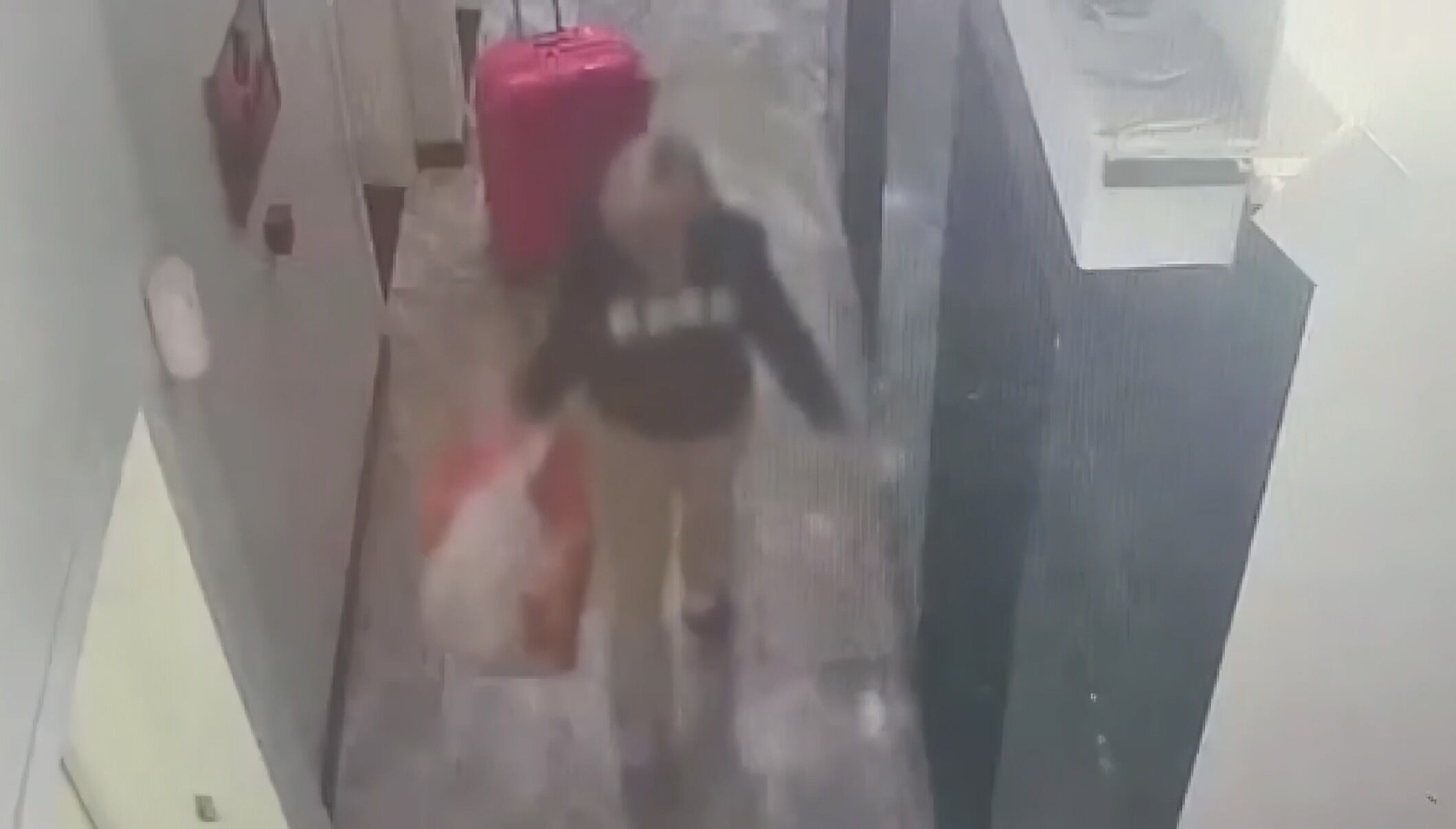 I S T A N B U L K A G I T H A N E’ D E O L E N A Y S E G U L E R A 1213276 360777