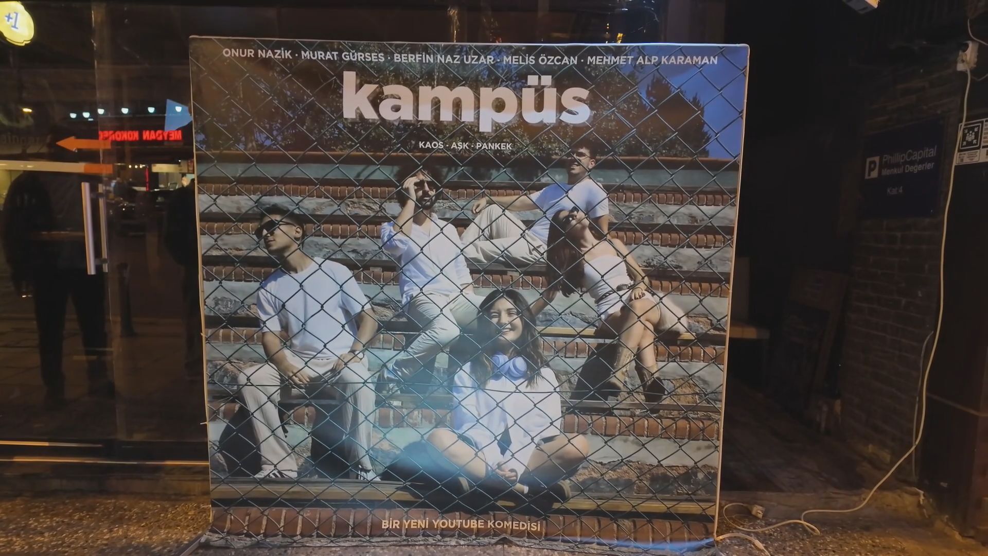 I S T A N B U L K A M P U S D I Z I S I N I N I L K G O S T E R 1230927 366128